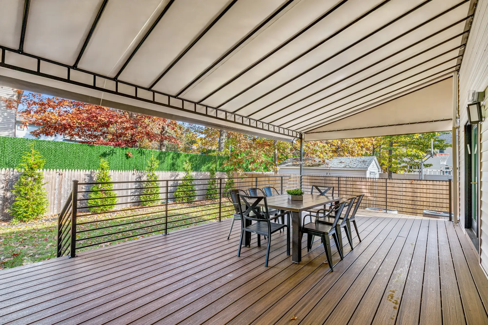 Roll-up awning installation - hero-background